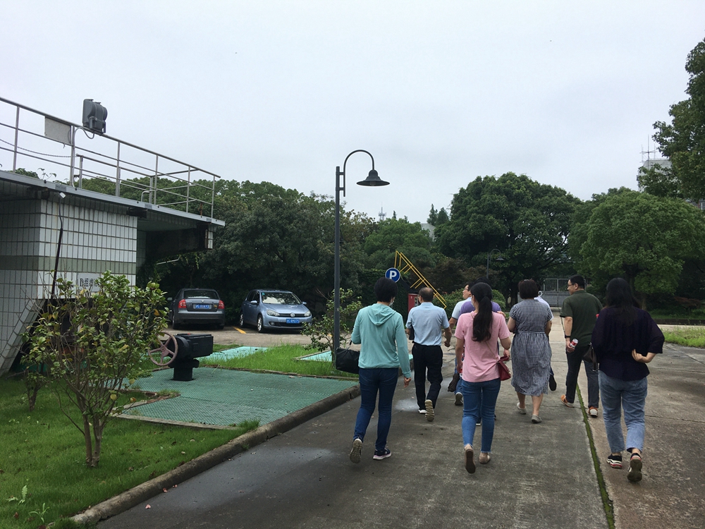 外科党支部参观水厂1.jpg