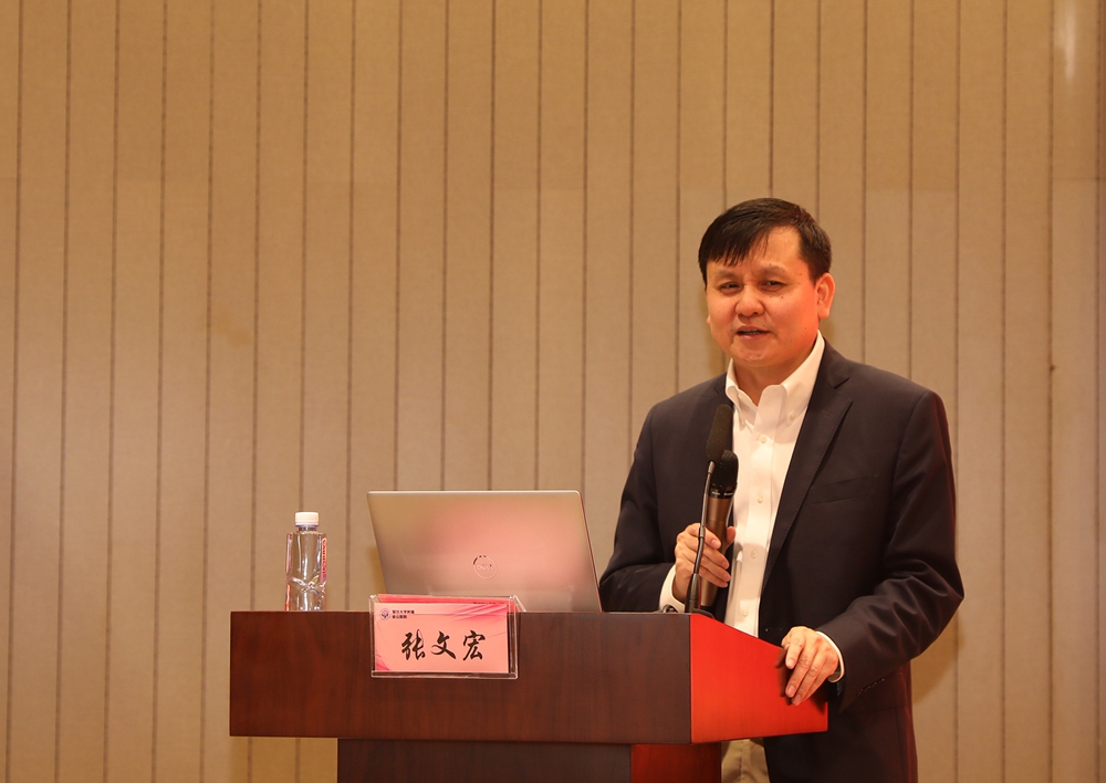 张文宏作总结.JPG
