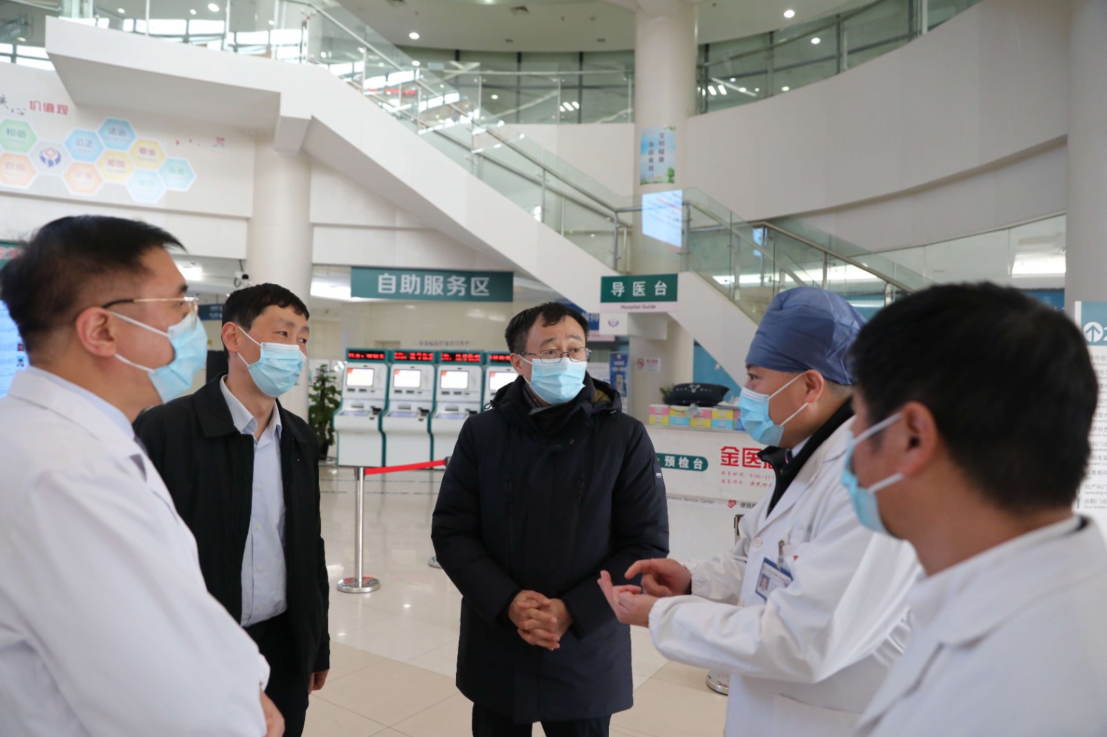2021-01-16 上海市卫健委主任邬惊雷来院视察防疫情况 门诊及发热门诊(1).JPG