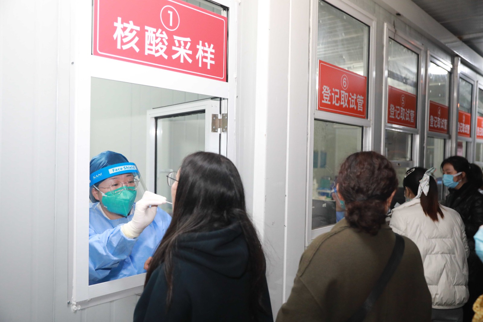 3月10日 金山医院4号采样点现场(1).JPG
